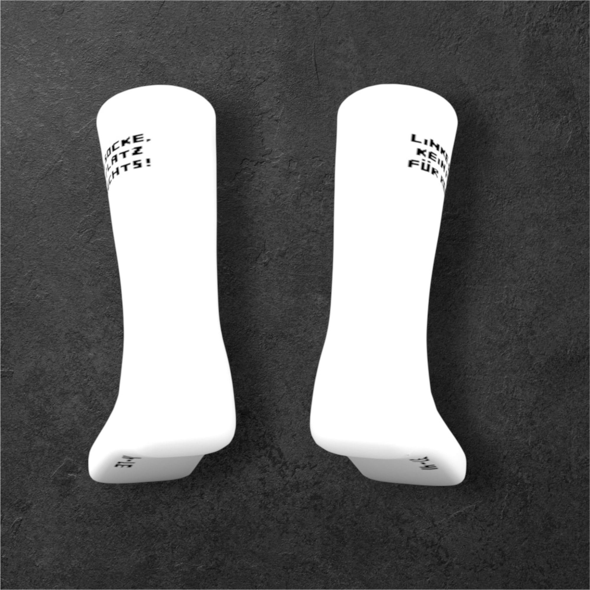 🧦Klassiker - LINKE SOCKE, KEIN PLATZ FÜR RECHTS! Weiß/Schwarz (37-41) - StatementSocken – Bild 3