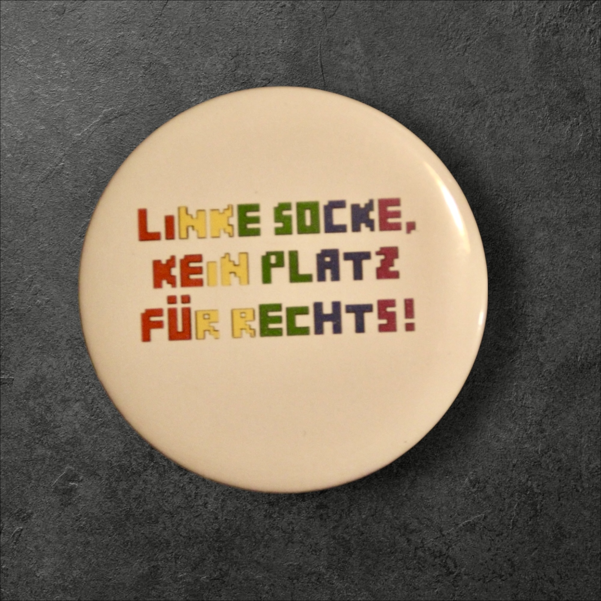 📍Button (Brosche) 58mm – LINKE SOCKE, KEIN PLATZ FÜR RECHTS! Bunt