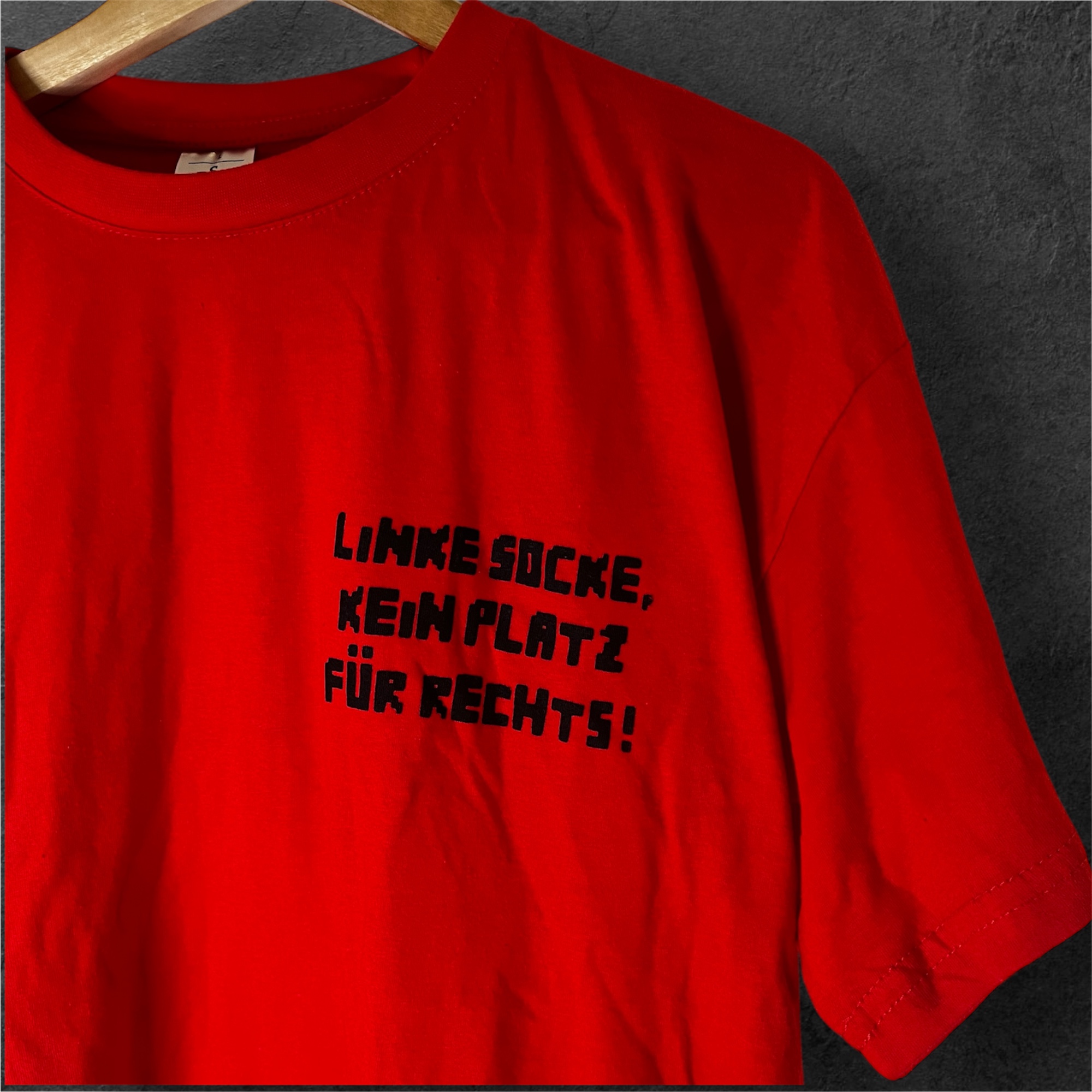 👕LINKE SOCKE, KEIN PLATZ FÜR RECHTS! - ***auf Bestellung*** T-Shirt nach Wunsch – Bild 4